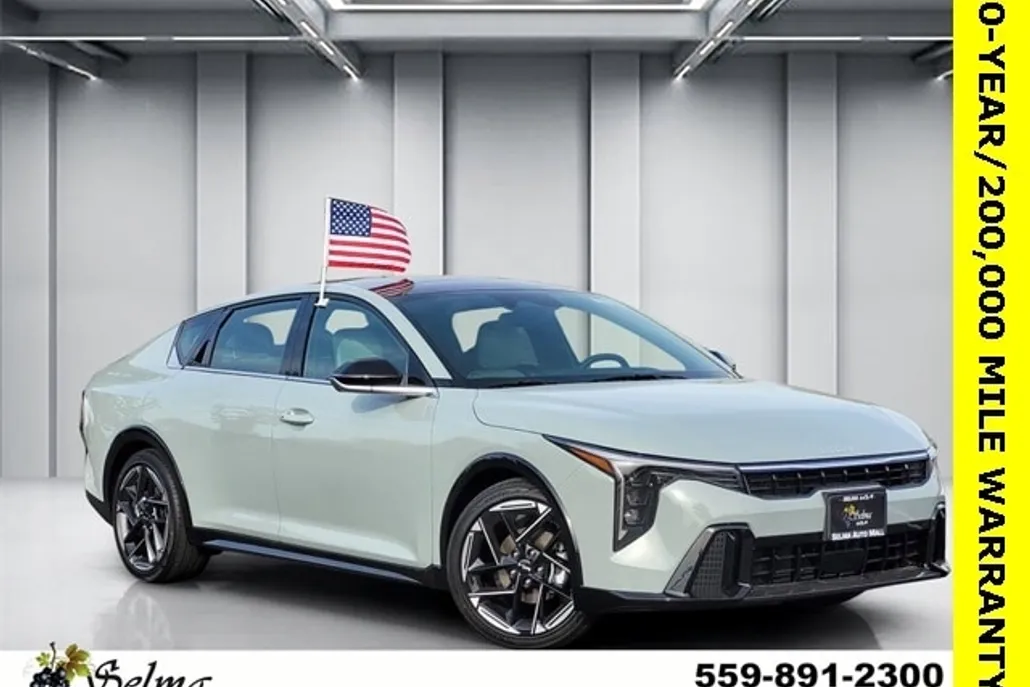 2025 Kia K4 GT-Line photo 1