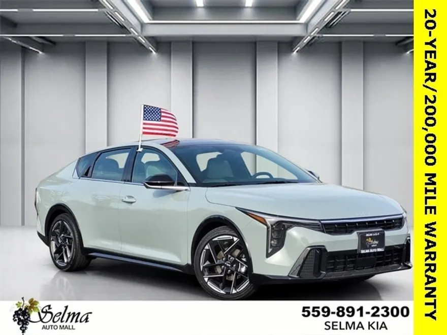 2025 Kia K4 GT-Line photo 1