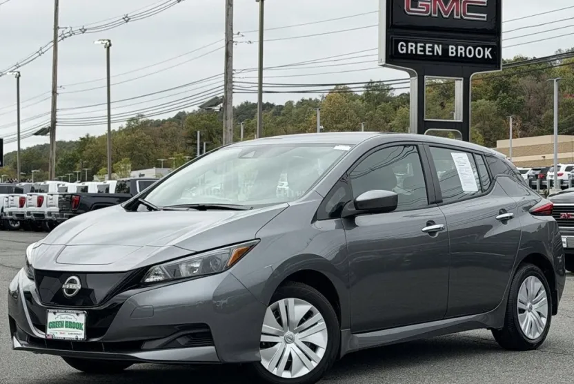 2025 Nissan Leaf S photo 1