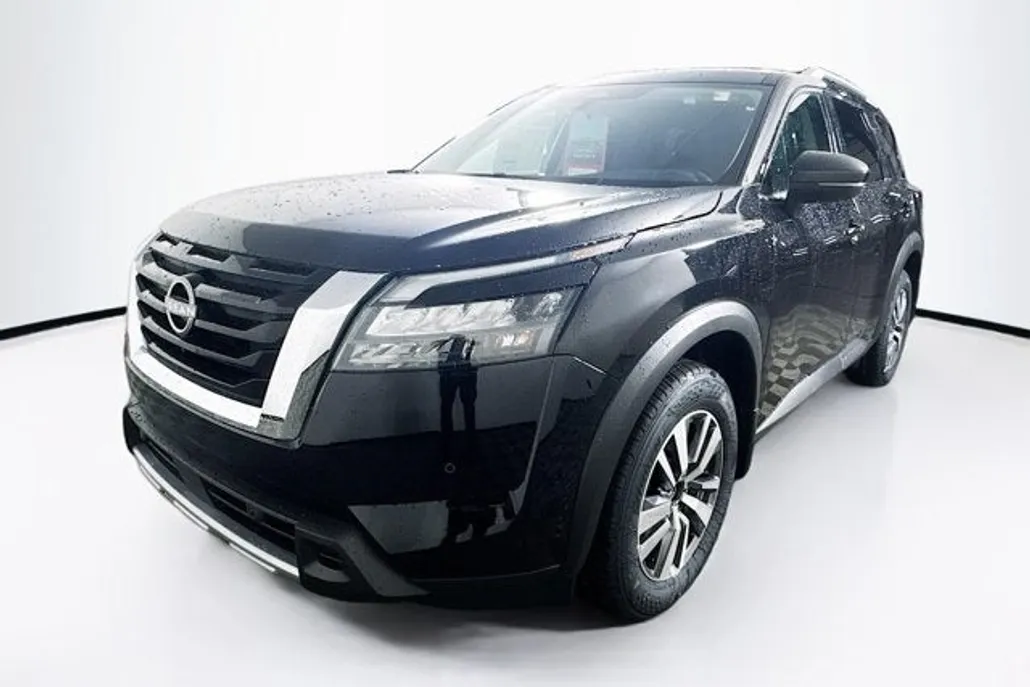 2025 Nissan Pathfinder SL photo 1