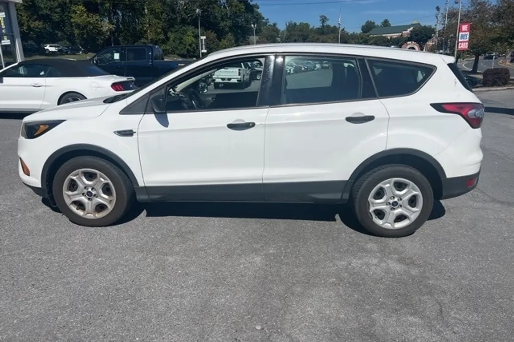 2018 Ford Escape S photo 1