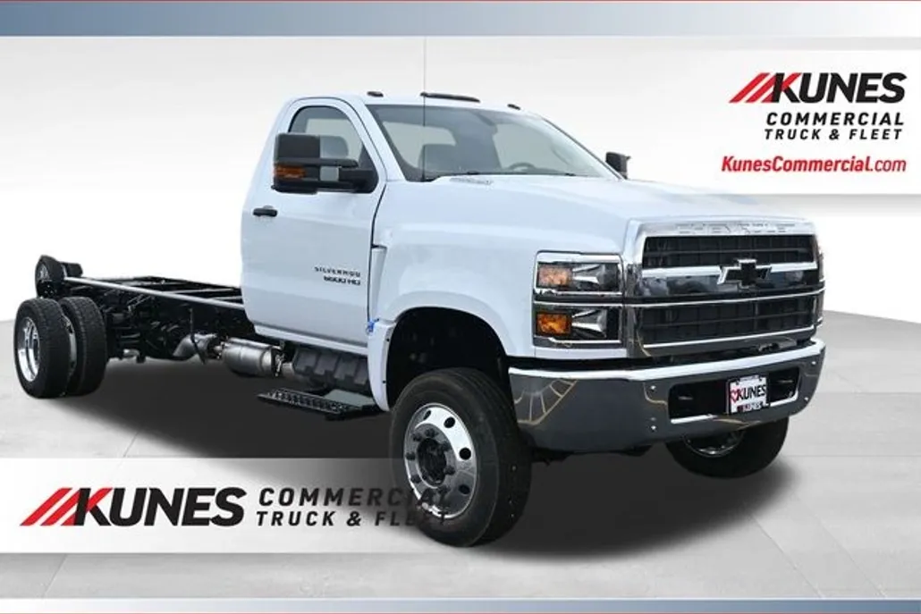 2024 Chevrolet Silverado 6500HD photo 1