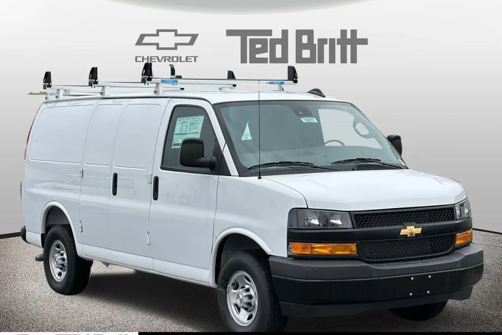2025 Chevrolet Express Cargo 3500 photo 1