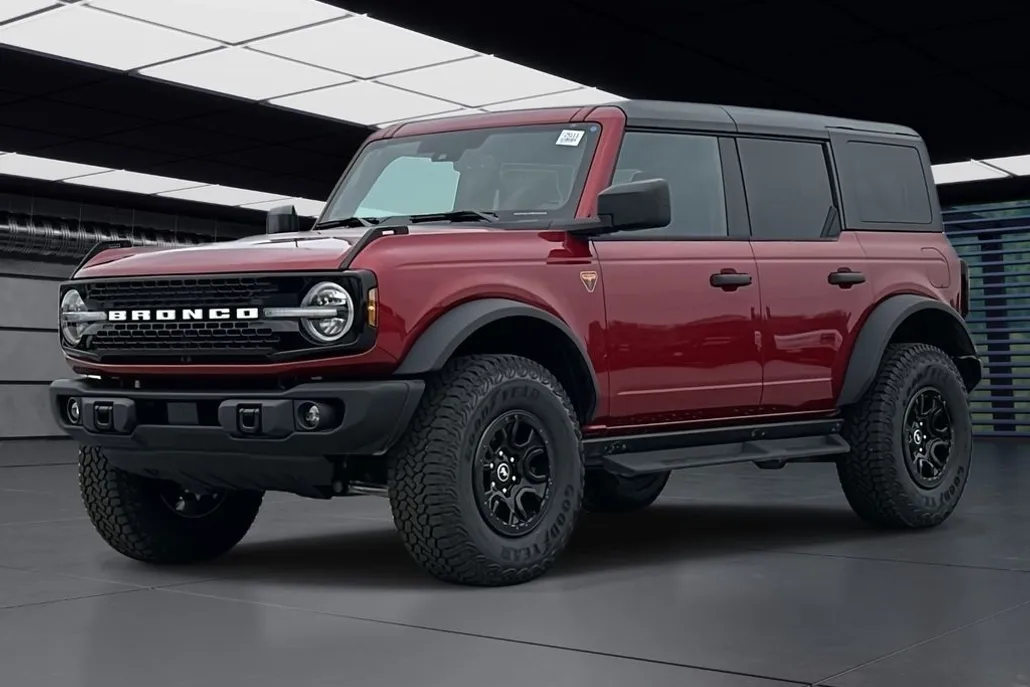 2025 Ford Bronco Badlands photo 1