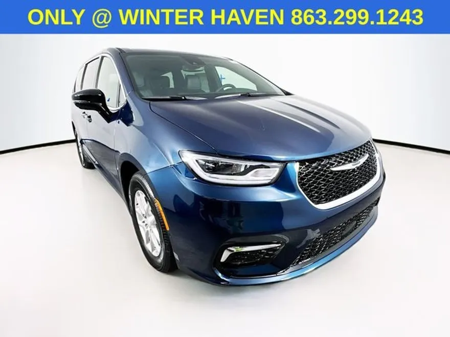 2025 Chrysler Pacifica photo 1