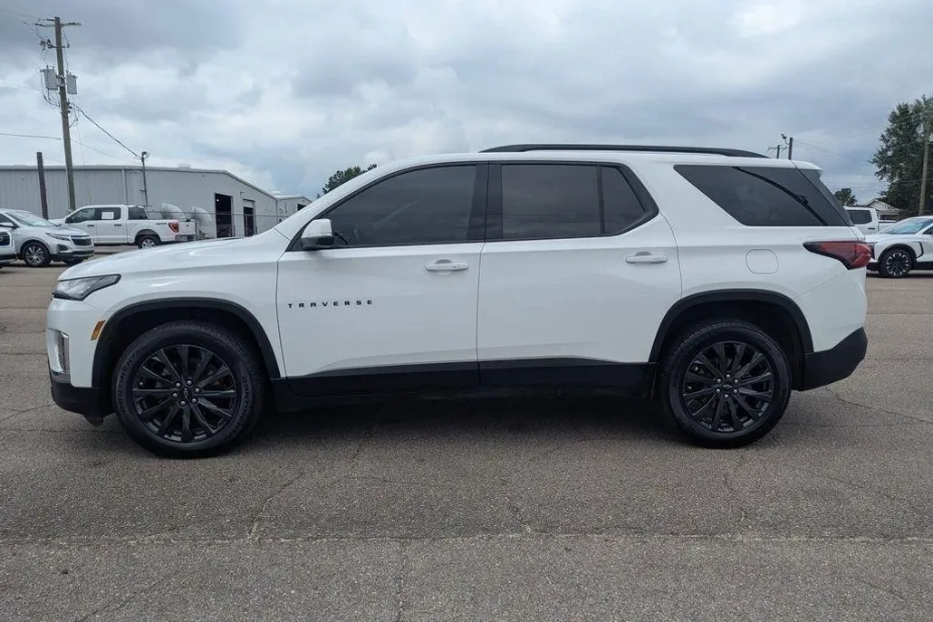 2023 Chevrolet Traverse RS photo 1