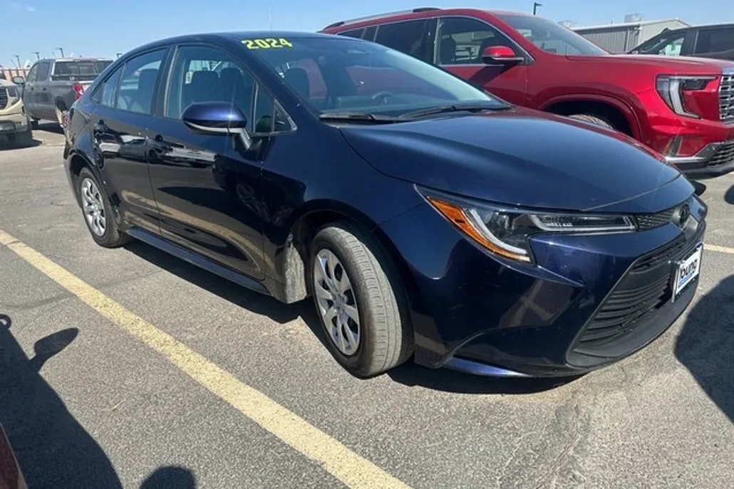 2024 Toyota Corolla LE photo 1