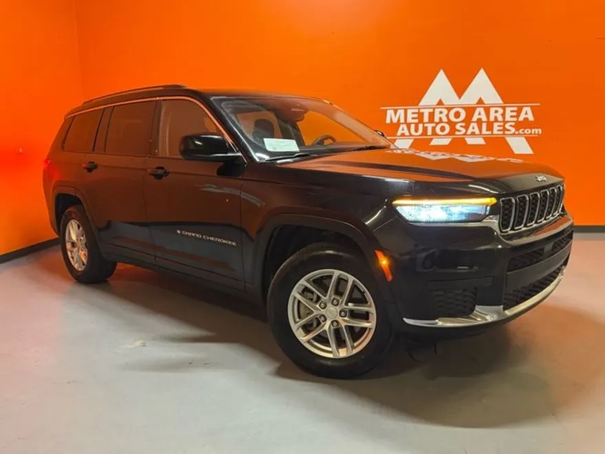 2023 Jeep Grand Cherokee Laredo photo 1