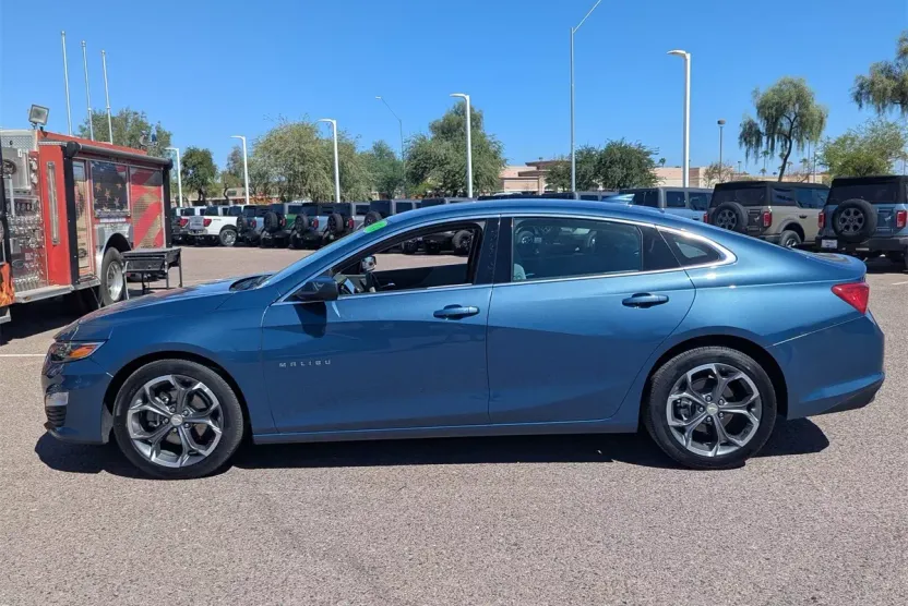 2024 Chevrolet Malibu 1LT photo 1