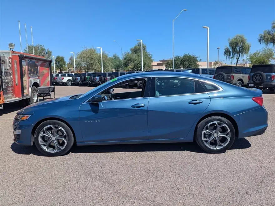 2024 Chevrolet Malibu 1LT photo 1