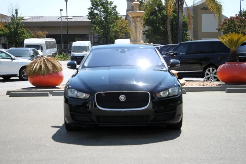 2017 Jaguar XE Base photo 1