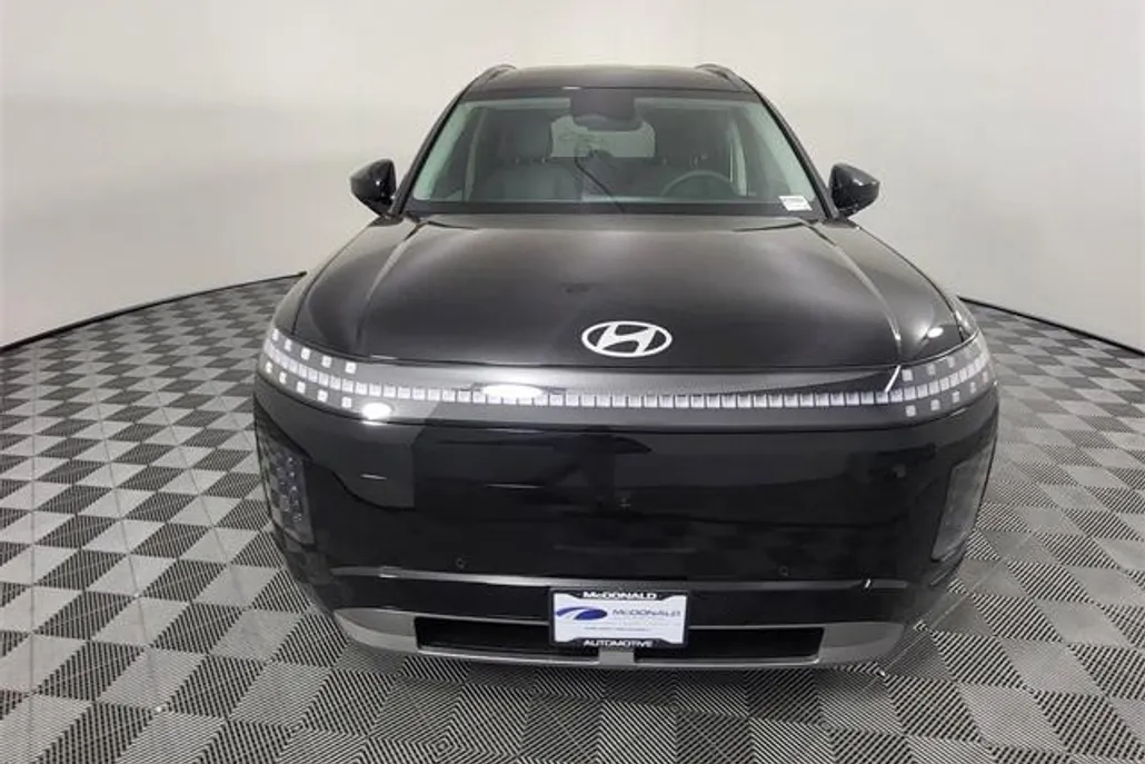 2026 Hyundai Ioniq SE photo 1