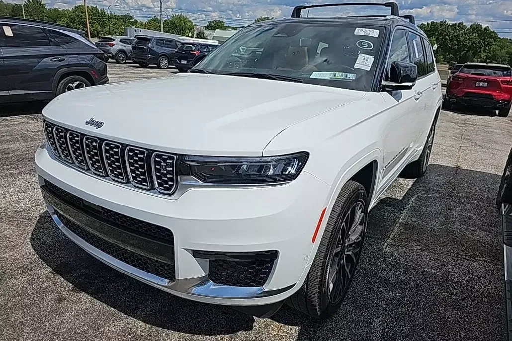 2021 Jeep Grand Cherokee L Summit photo 1