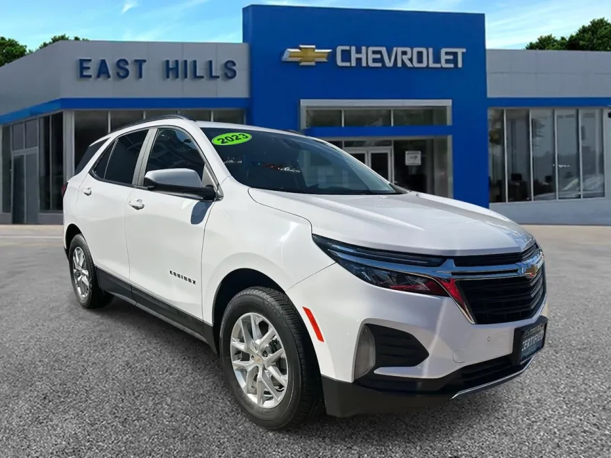 2023 Chevrolet Equinox LT photo 1