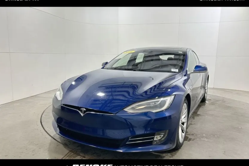 2016 Tesla Model S photo 1