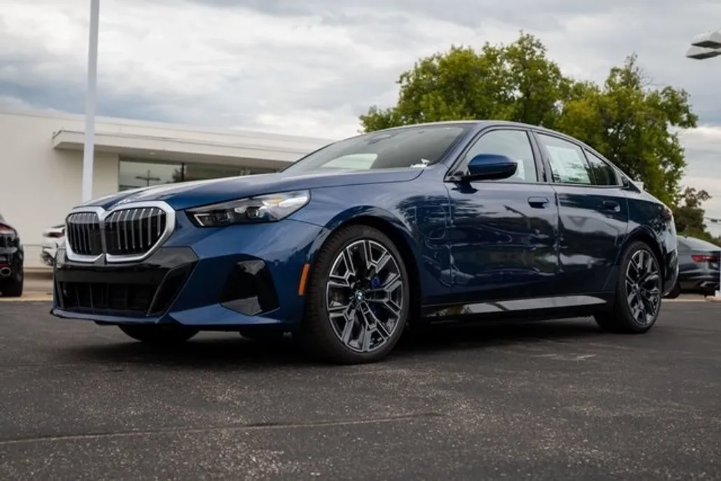 2026 Bmw 550e xDrive photo 1