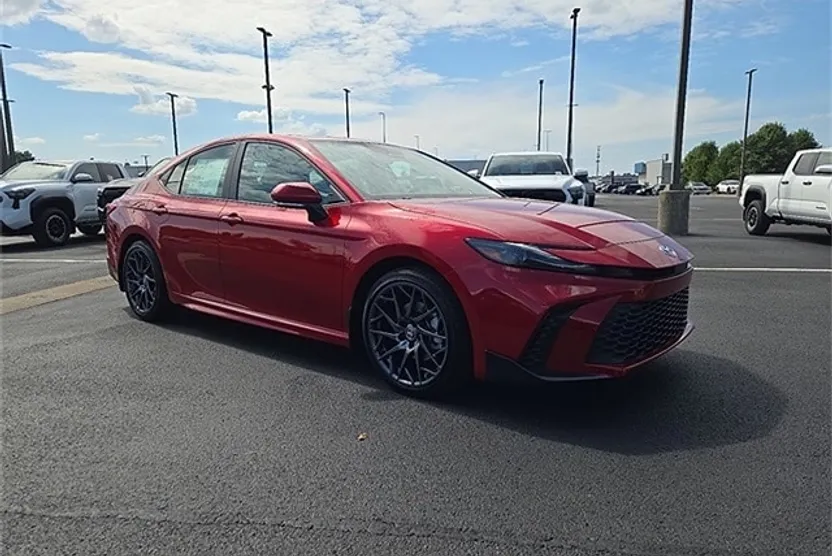2025 Toyota Camry SE photo 1