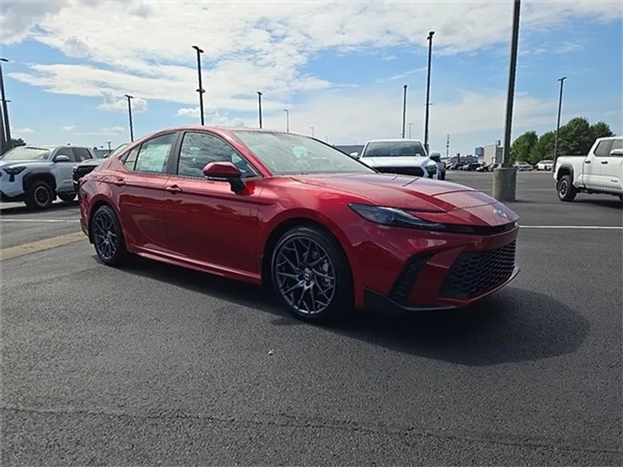 2025 Toyota Camry SE photo 1