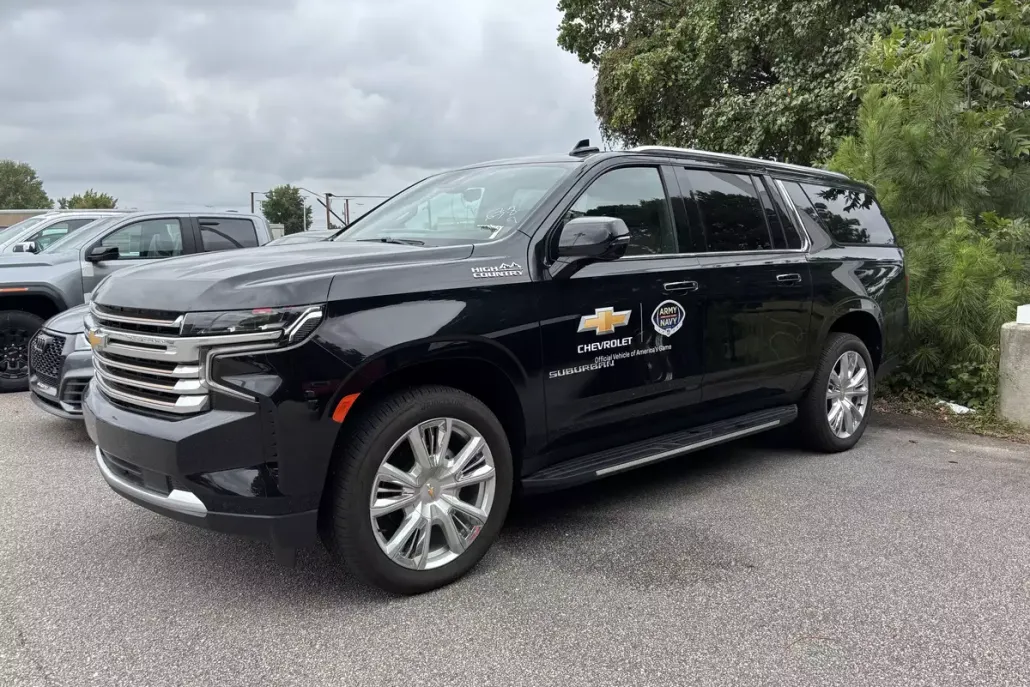 2024 Chevrolet Suburban High Country photo 1