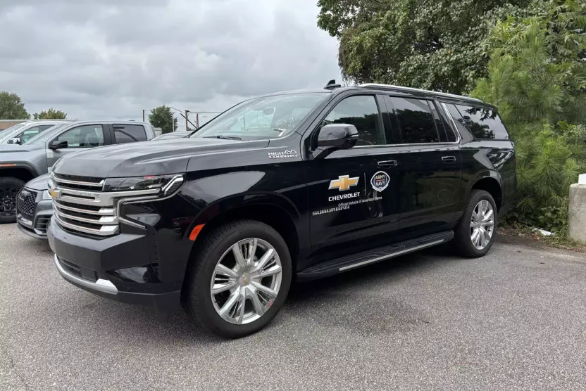 2024 Chevrolet Suburban High Country photo 1