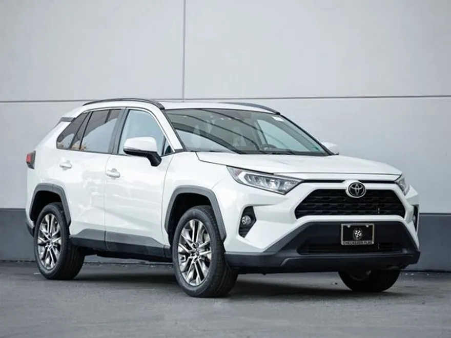 2021 Toyota RAV4 XLE Premium photo 1