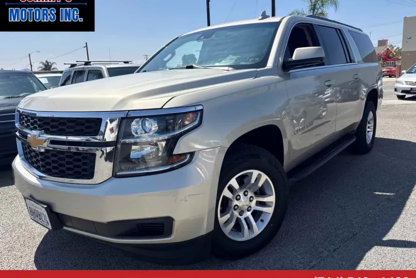 2017 Chevrolet Suburban LT photo 1