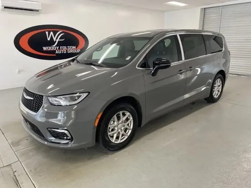 2025 Chrysler Pacifica photo 1