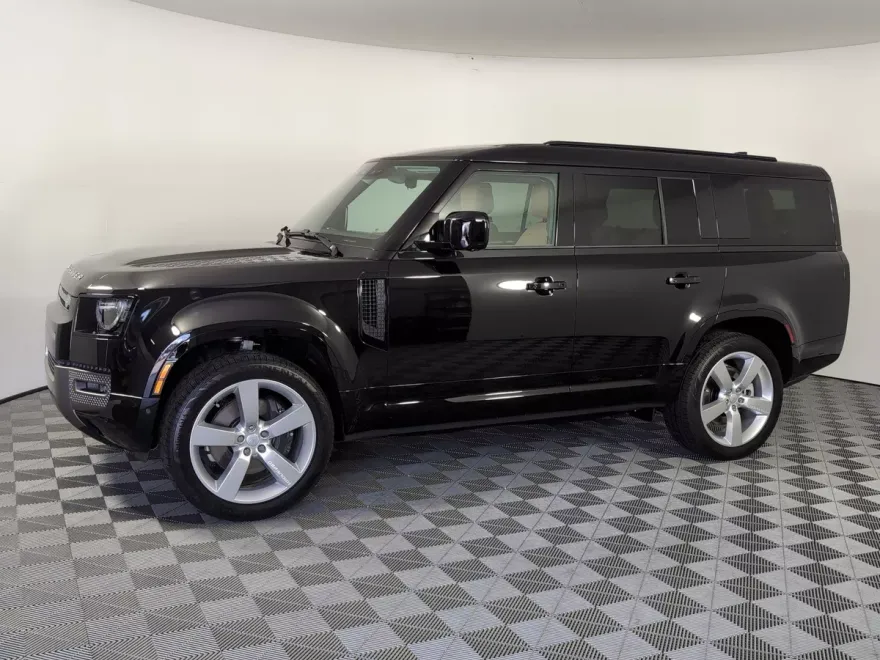 2025 Land Rover Defender 130 X-Dynamic SE photo 1