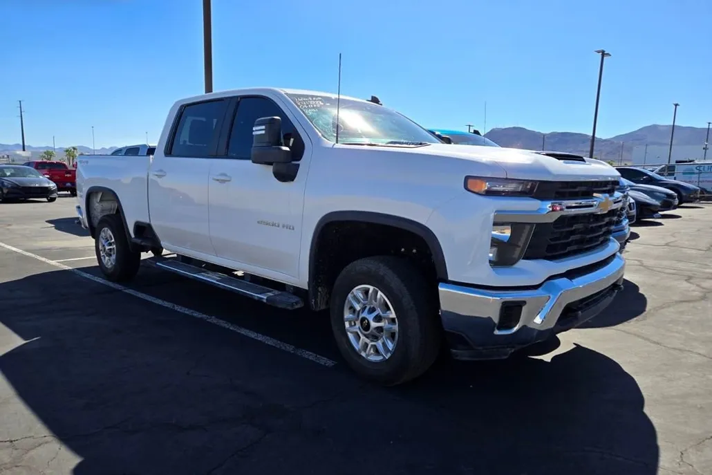 2024 Chevrolet Silverado 2500HD LT photo 1