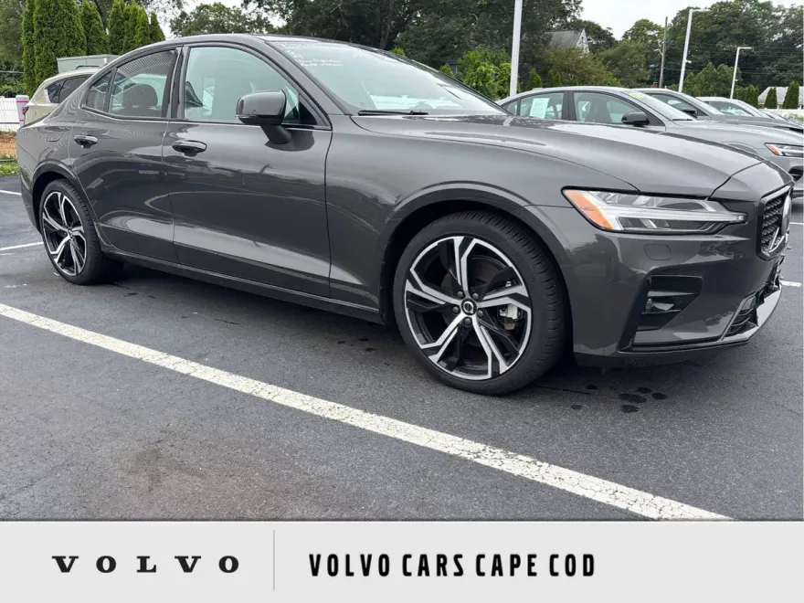 2025 Volvo S60 B5 Core photo 1