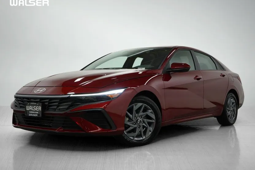 2024 Hyundai Elantra SEL photo 1