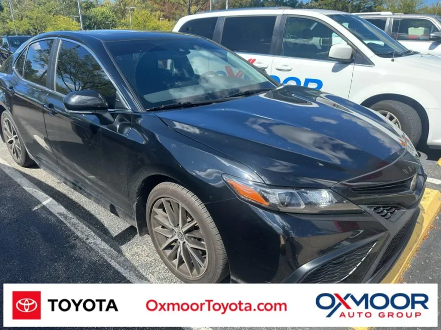 2022 Toyota Camry SE photo 1