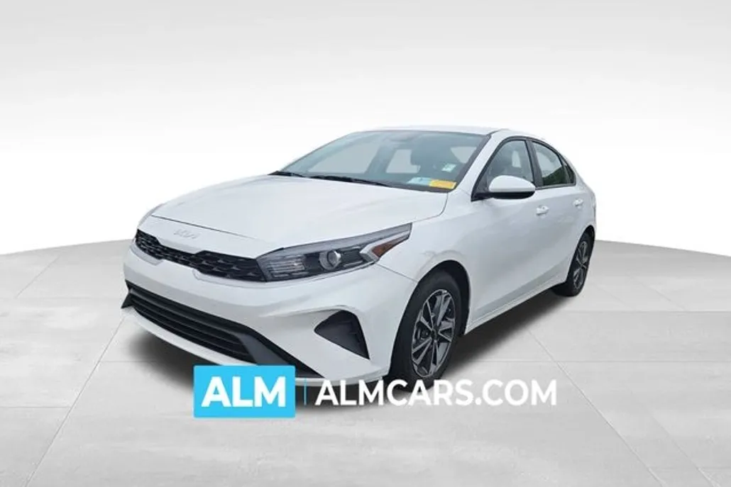 2024 Kia Forte LXS photo 1