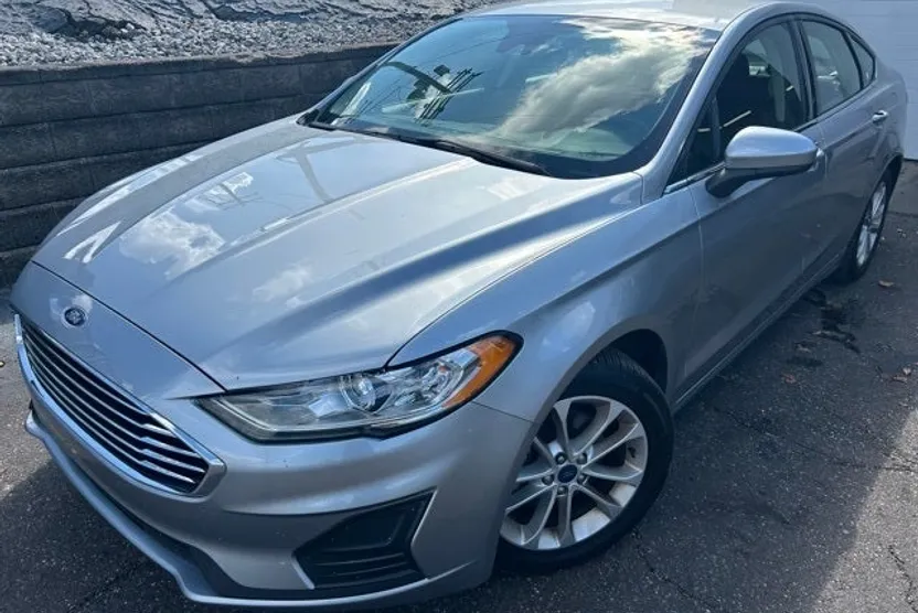 2020 Ford Fusion SE photo 1