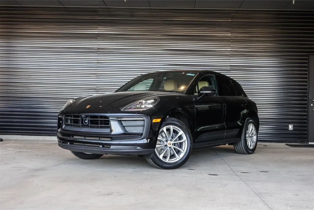 2025 Porsche Macan Base photo 1