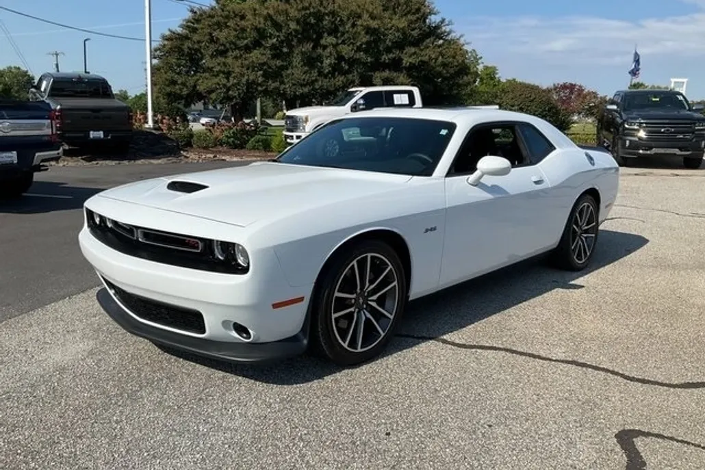 2023 Dodge Challenger R/T photo 1