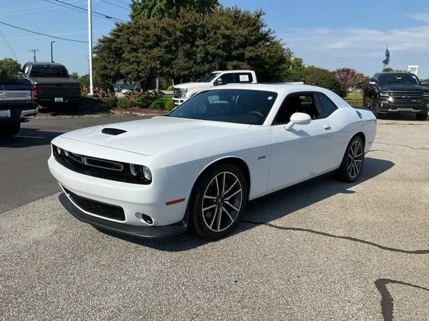 2023 Dodge Challenger R/T photo 1
