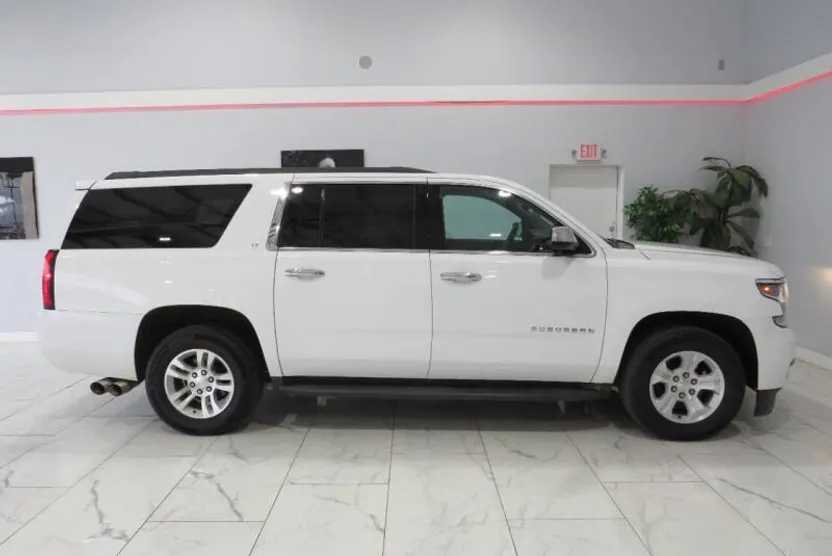 2015 Chevrolet Suburban LT photo 1