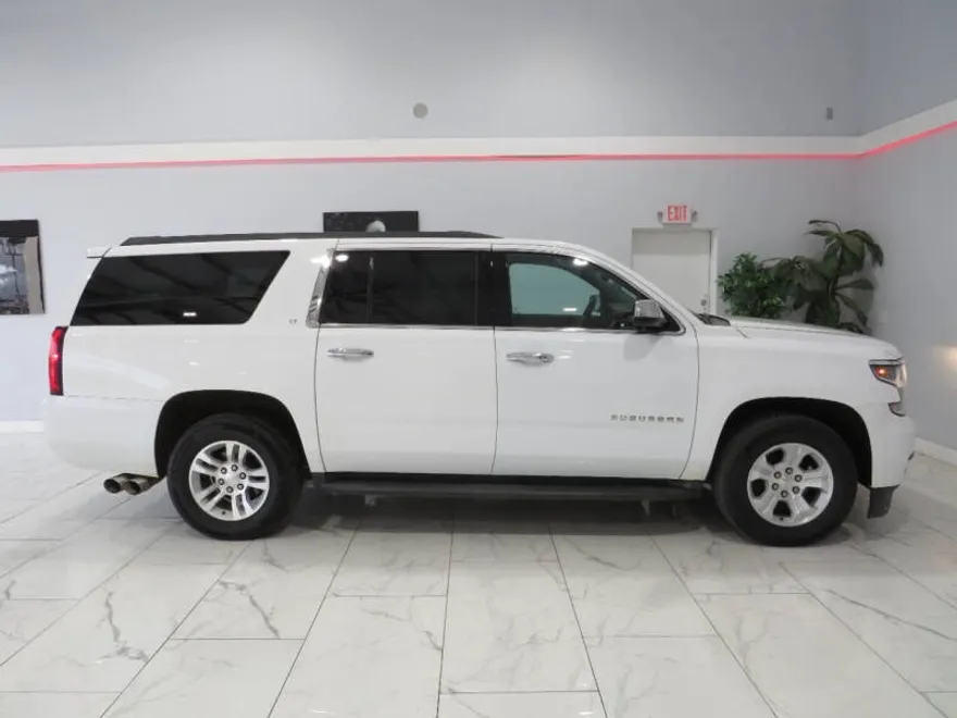 2015 Chevrolet Suburban LT photo 1