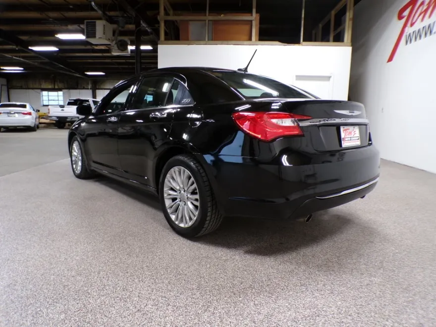 2012 Chrysler 200 Limited photo 1