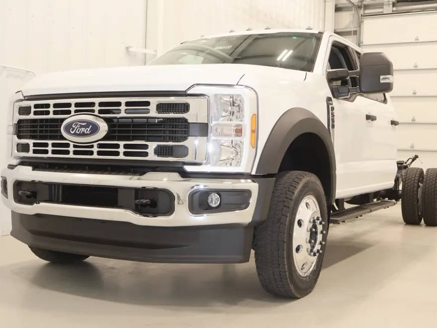2025 Ford F-550 photo 1