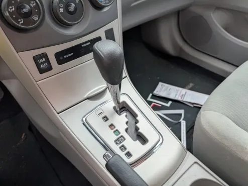 2013 Toyota Corolla LE photo 4
