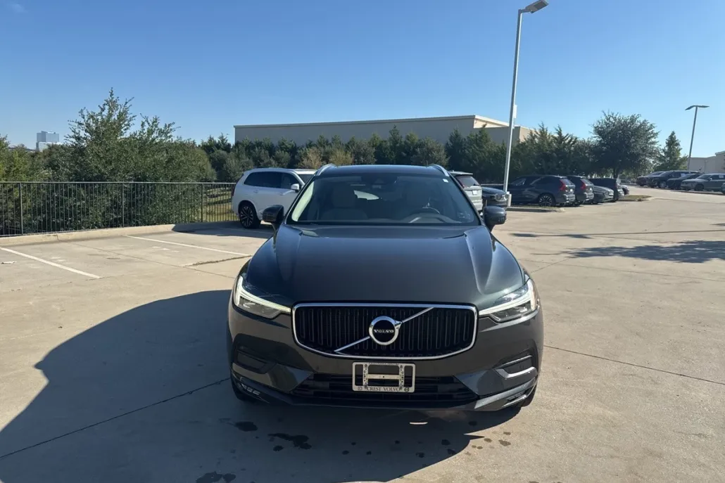 2021 Volvo XC60 T5 Momentum photo 1
