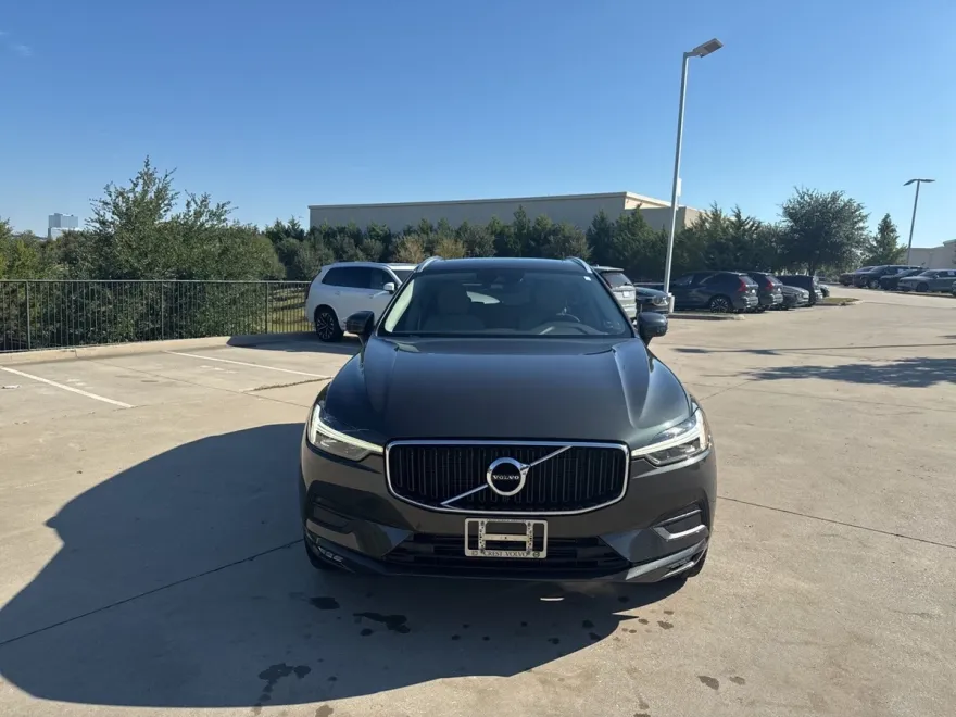 2021 Volvo XC60 T5 Momentum photo 1