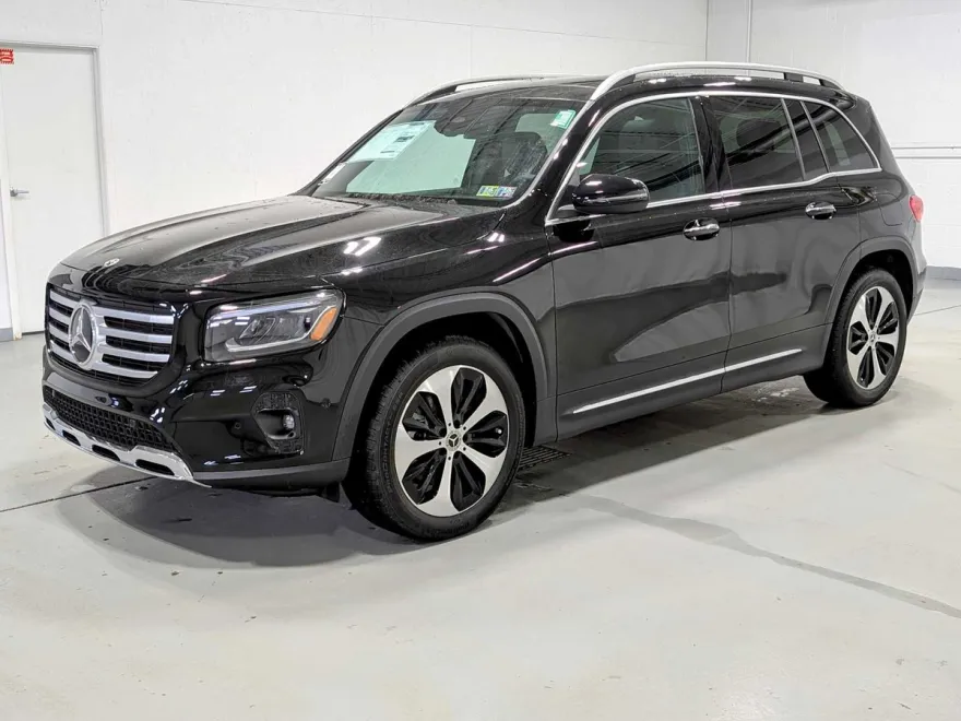 2025 Mercedes Benz GLB 250 4MATIC photo 1