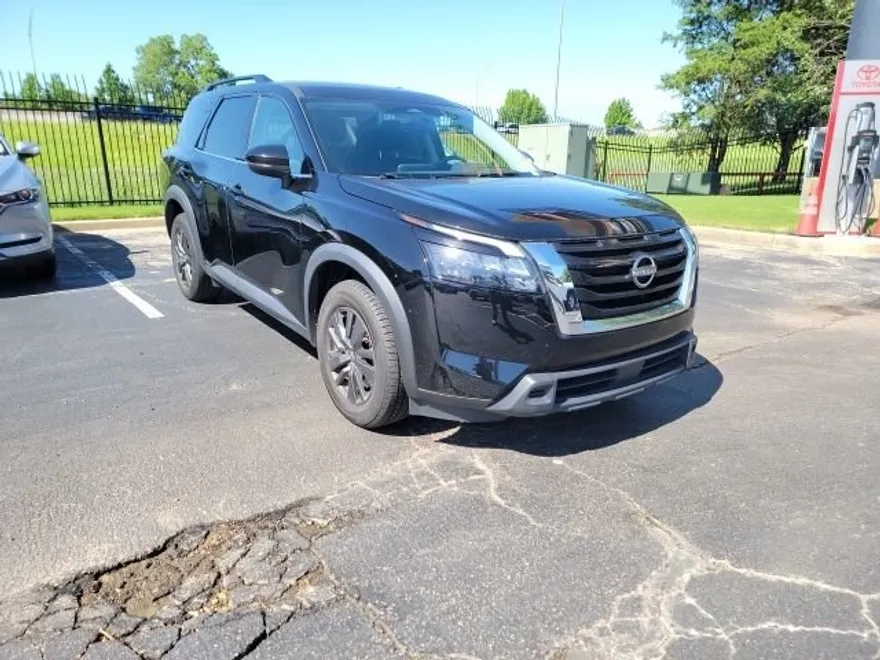 2023 Nissan Pathfinder SV photo 1