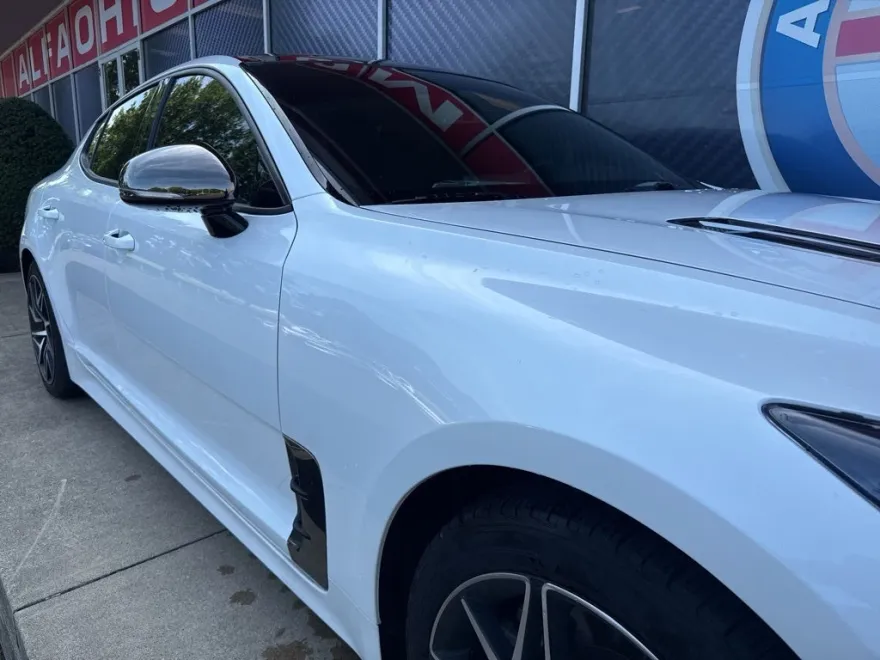 2023 Kia Stinger GT-Line photo 1