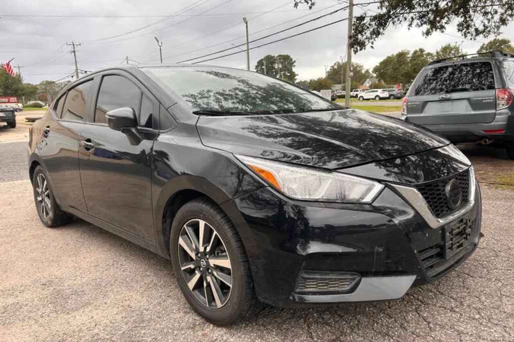 2021 Nissan Versa SV photo 1