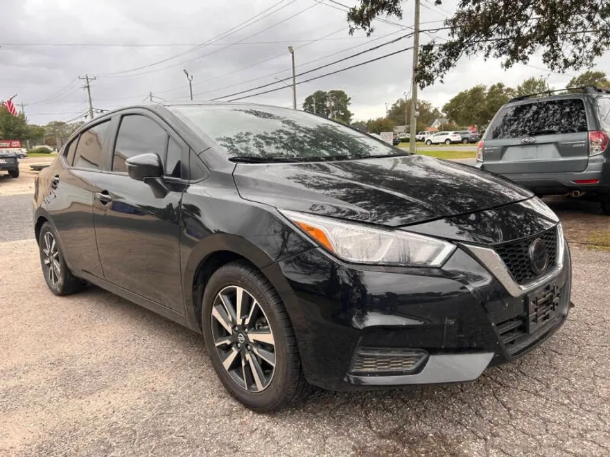 2021 Nissan Versa SV photo 1