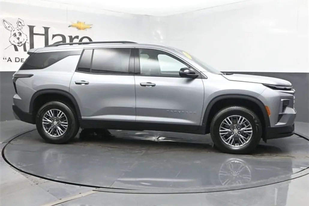 2025 Chevrolet Traverse photo 1